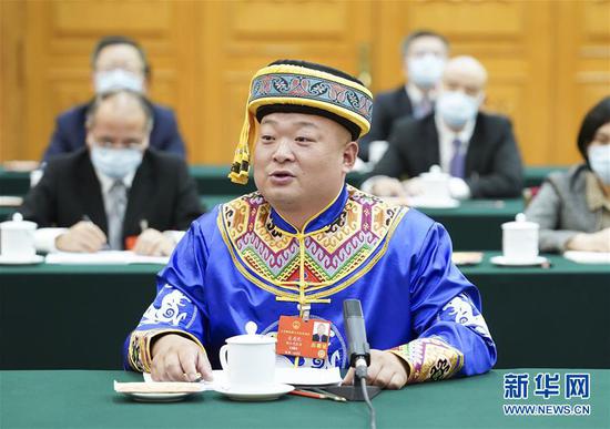  5月24日，全國人大代表宋慶禮參加湖北代表團的審議并發(fā)言。新華社記者 黃敬文 攝